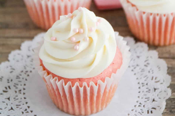 Cup Cake Recipe: अगर आप भी है वेजीटेरियन, तो बिना अंडे के इस तरह बनाएं कप केक