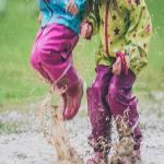Parenting Tips: बरसात के मौसम में इस तरह रखे बच्चों का ध्यान, ना करें ये गलतियां