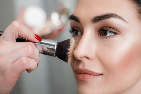 Beauty Tips: परफेक्ट मेकअप के लिए ट्राई करें ये ब्यूटी टिप्स, फाउंडेशन का रखें खास ख्याल