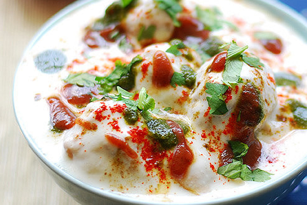 Dahi Vada Recipe: इस तरह बनाएं नरम दही वड़ा, जानिए क्या है आसान रेसिपी