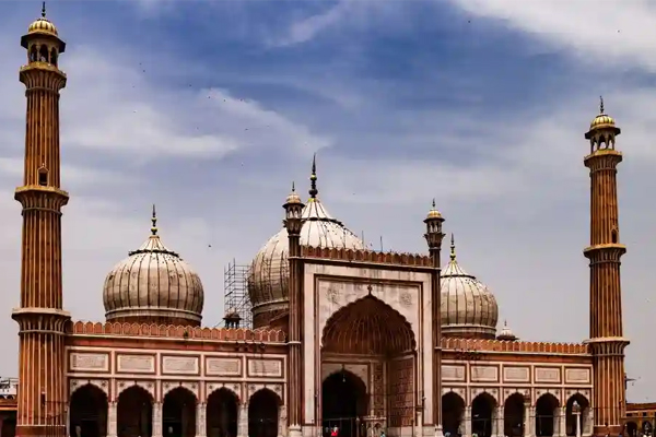 Famous Masjid: बकरीद पर नमाज अदा करने के लिए ये है प्रसिद्ध मस्जिद, इन जगहों पर है स्थित