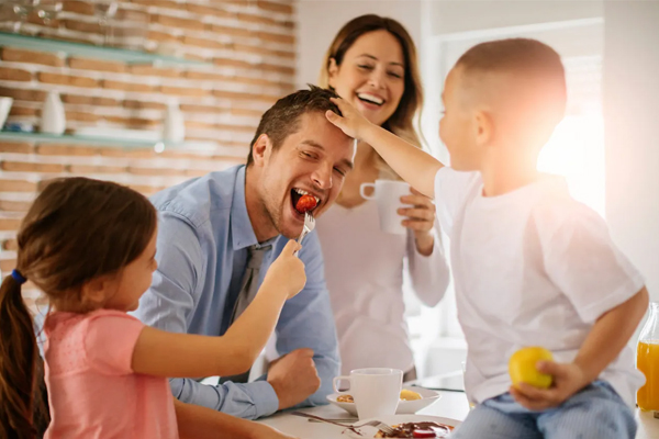 Parenting Tips: बच्चों को पिता से नहीं है लगाव, तो कीजिए ये काम