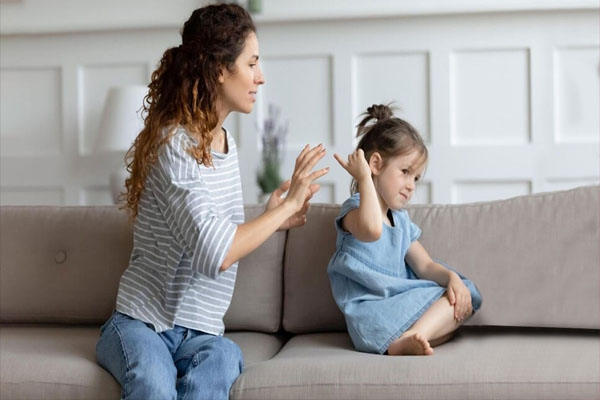 Parenting Tips: रिश्तेदारों से बदतमीजी करता है आपका बच्चा, तो बिना डांटे सुधारें आदत