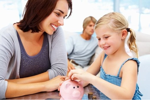 Parenting Tips: बच्चों को इस तरह सिखाएं पैसों की बचत, इस उम्र में है जरूरी