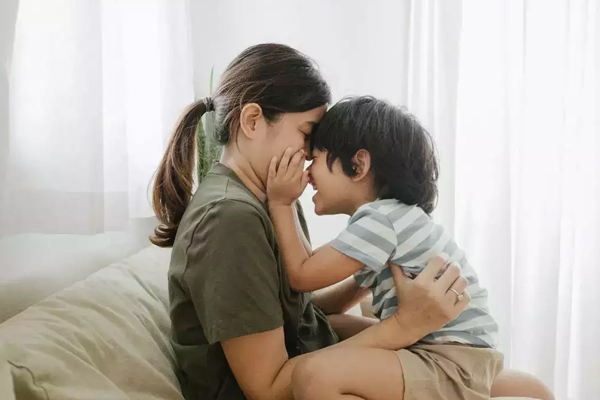 Parenting Tips: बच्चों का व्यवहार बताएं आपसे प्यार करता है या नहीं, यह टिप्स आएंगे काम