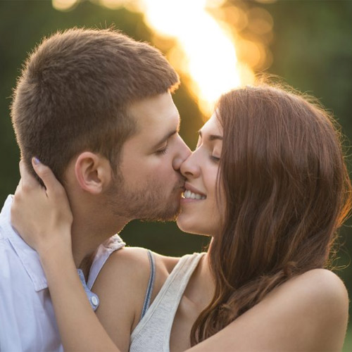 Boyfriend को खुश करना है तो आजामाएं ये उपाय 