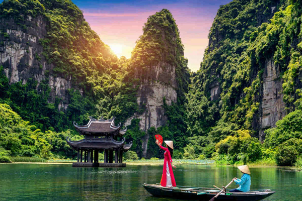Vietnam Tour Plan: कश्मीर का खर्च में घूम सकते हैं वियतनाम, यहां है पूरा बजट प्लान